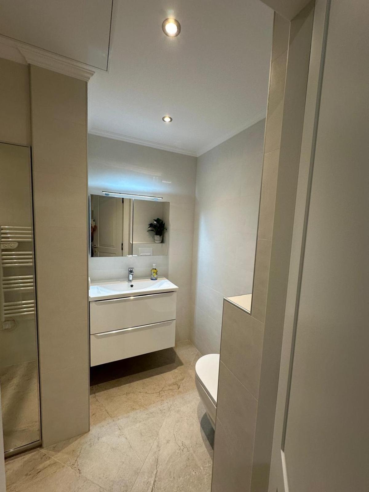 Extraordinaire Grand Studio Au Centre 6 Minutes A Pied De La Plage Et L'Hotel Negresco Niza Exterior foto