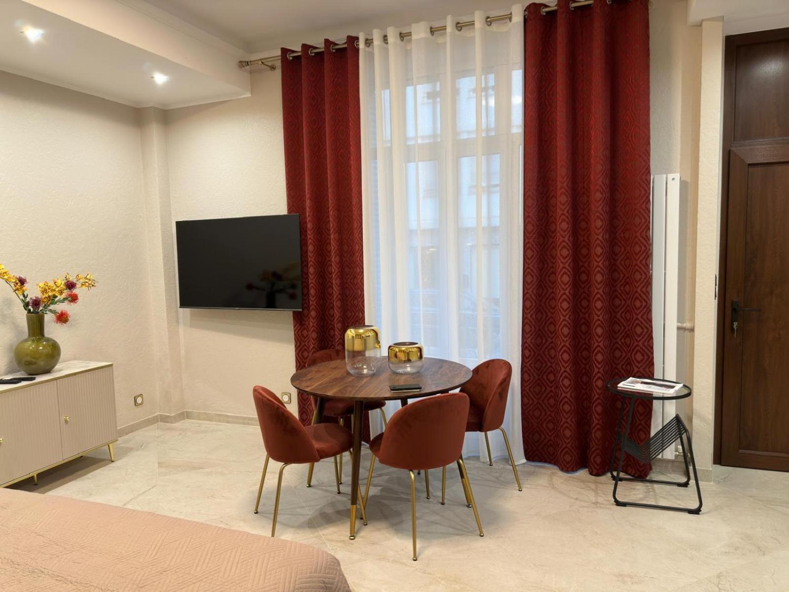 Extraordinaire Grand Studio Au Centre 6 Minutes A Pied De La Plage Et L'Hotel Negresco Niza Exterior foto