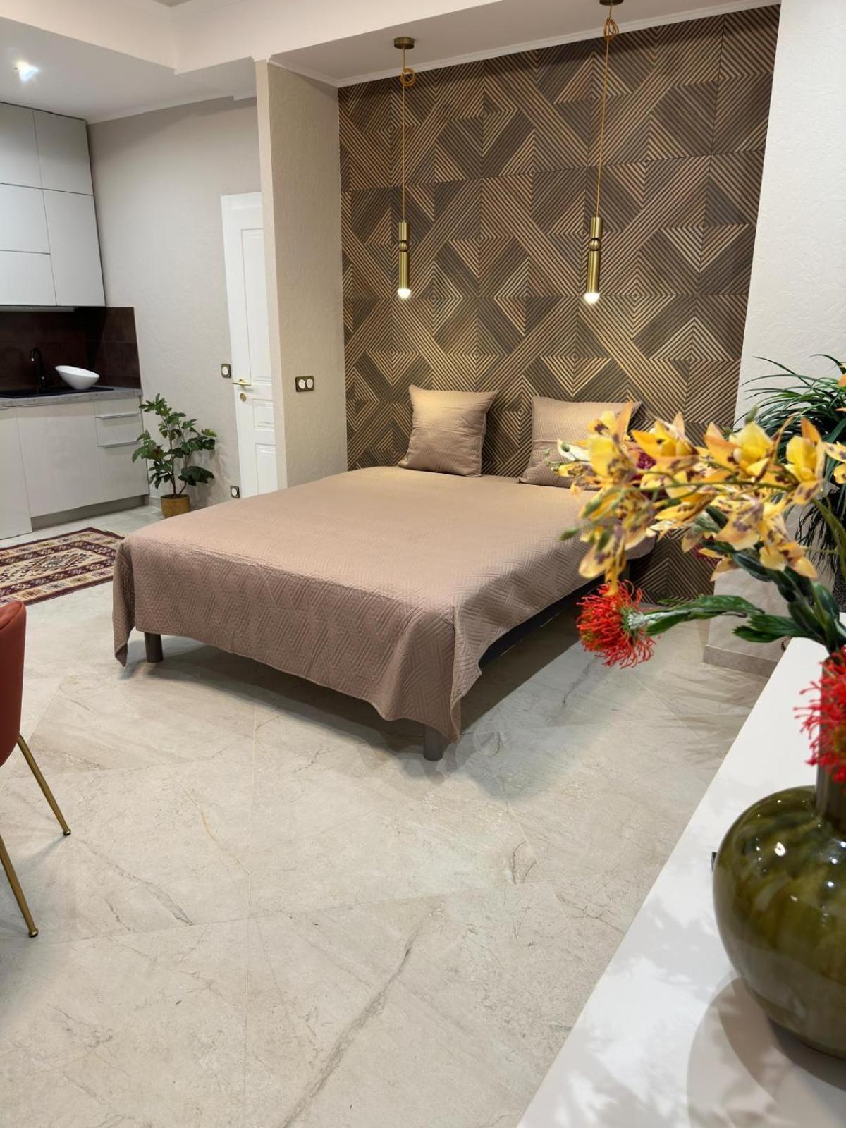 Extraordinaire Grand Studio Au Centre 6 Minutes A Pied De La Plage Et L'Hotel Negresco Niza Exterior foto