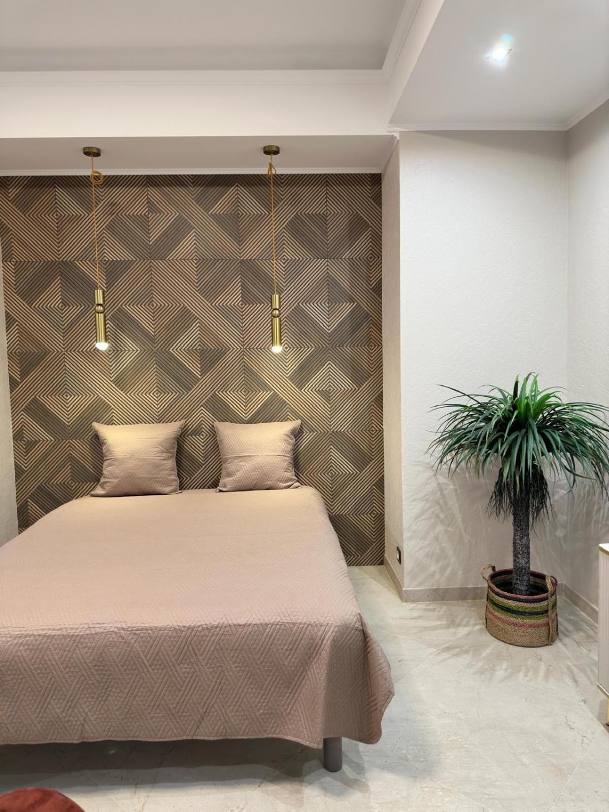 Extraordinaire Grand Studio Au Centre 6 Minutes A Pied De La Plage Et L'Hotel Negresco Niza Exterior foto